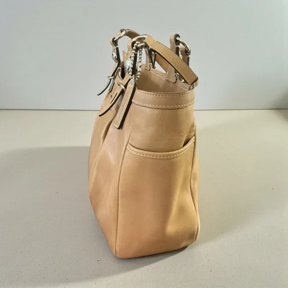 Coach Beige Leather Tote Bag EUC - Picture 2 of 4
